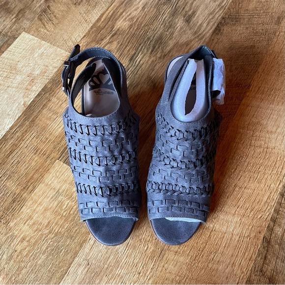 NWOT Fergalicious Tan Gray Peep-Toe Block‎ Heel Booties - Picture 4 of 7